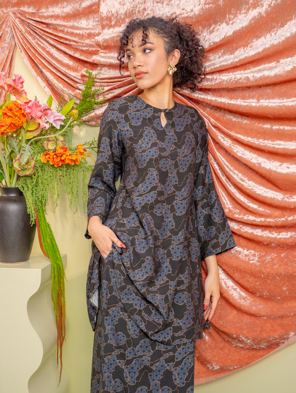 Merdu Midi Kurung - Blaze Black