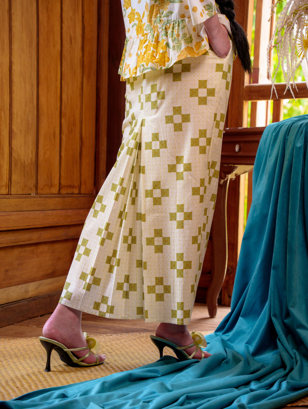 Lova Kebaya - Titania White