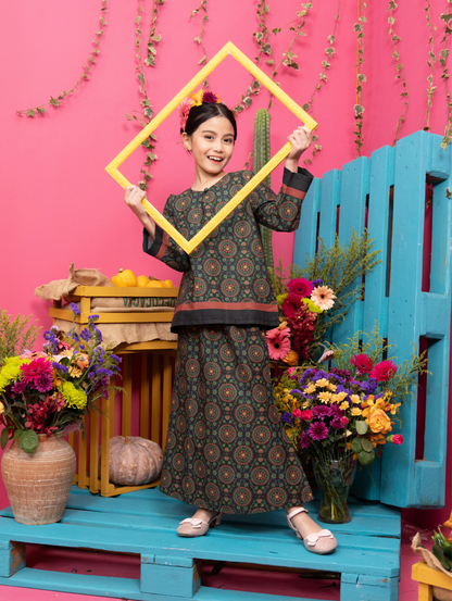 KIDS Abril Kurung