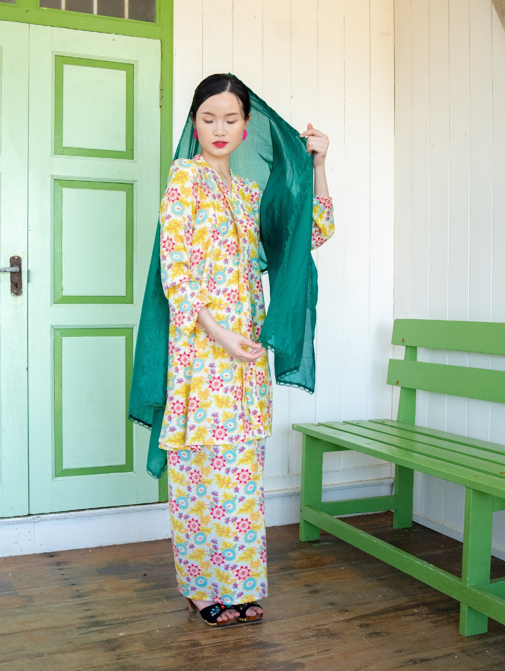 Iris Embroidery Shawl - Emerald Green