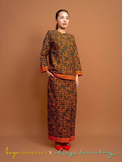Ayu Kurung in Black
