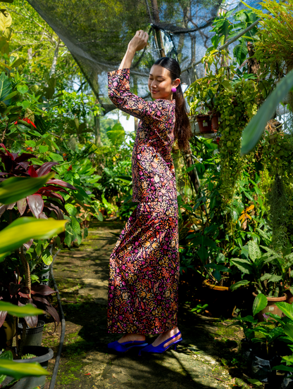 Nova Kurung in Black