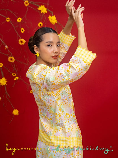 Agnes Kotabaru Kebaya in Murni Orange