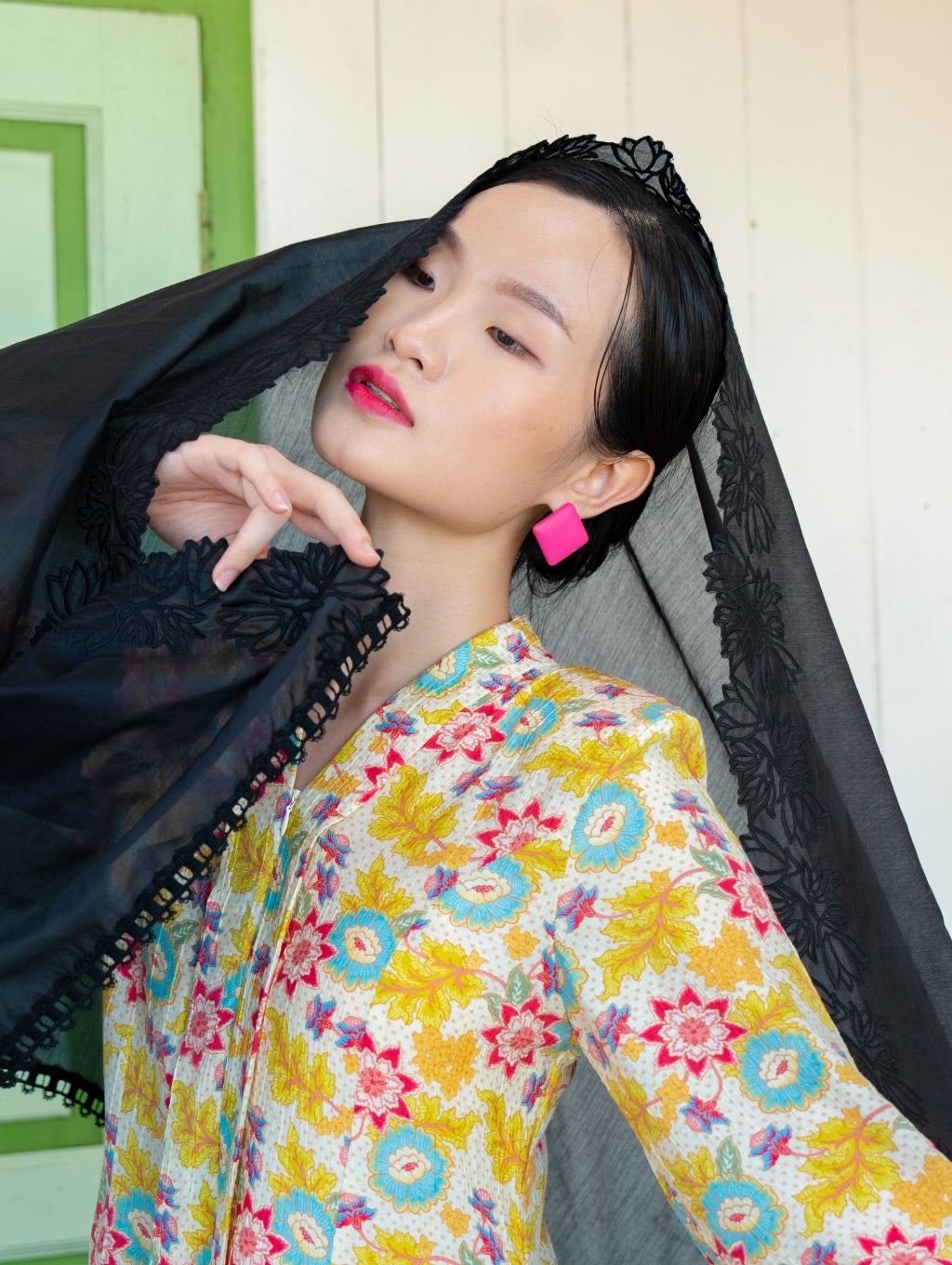Rose Embroidery Shawl - Black