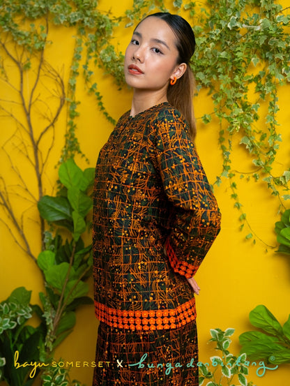 Ayu Kurung in Black