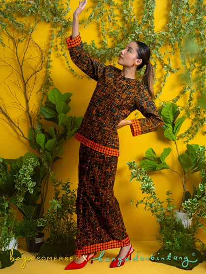 Ayu Kurung in Black