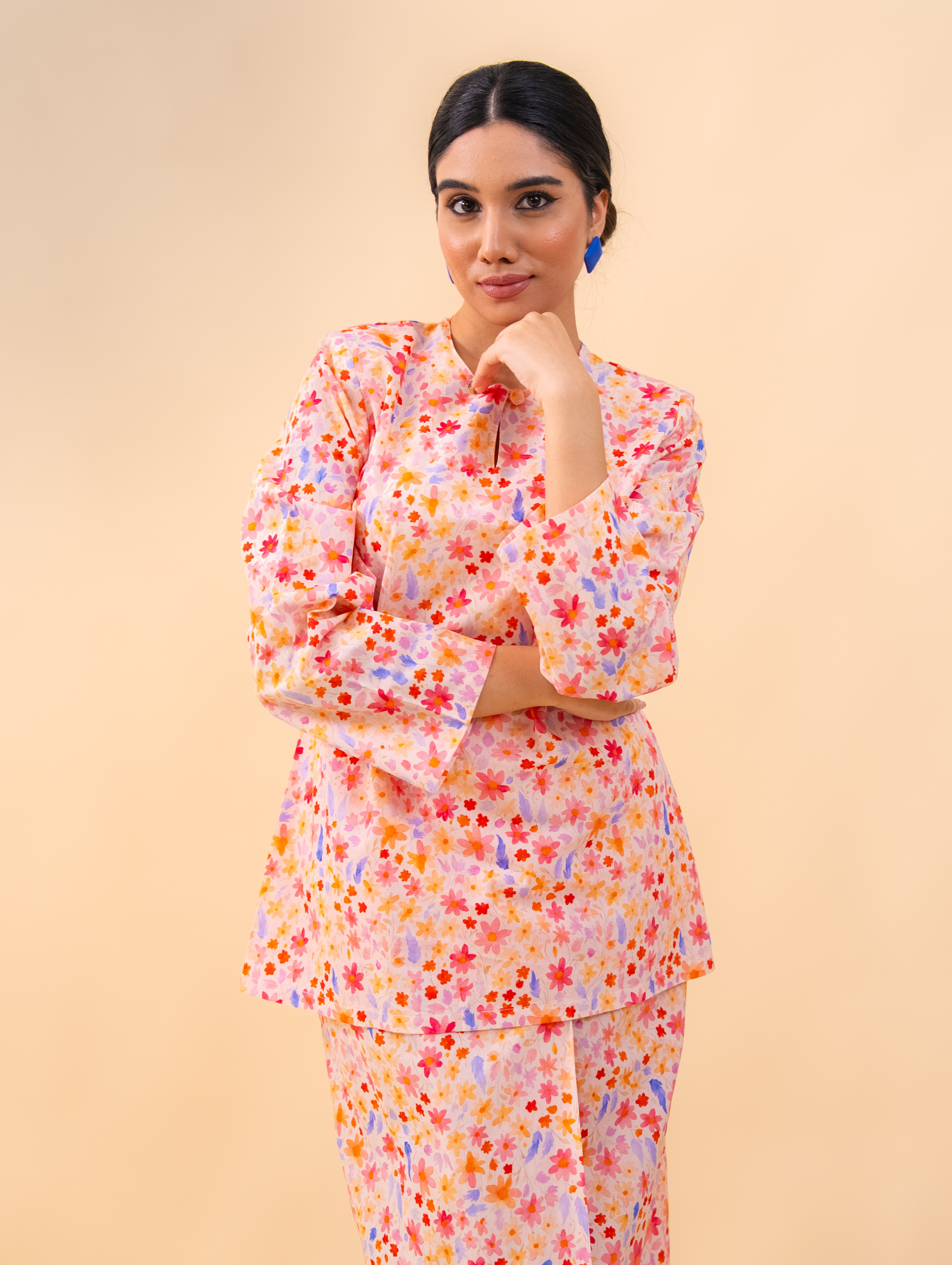 Ava Kurung