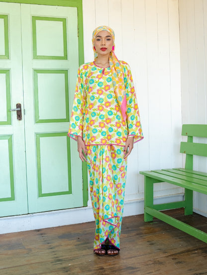 Elora Kurung in Kesuma