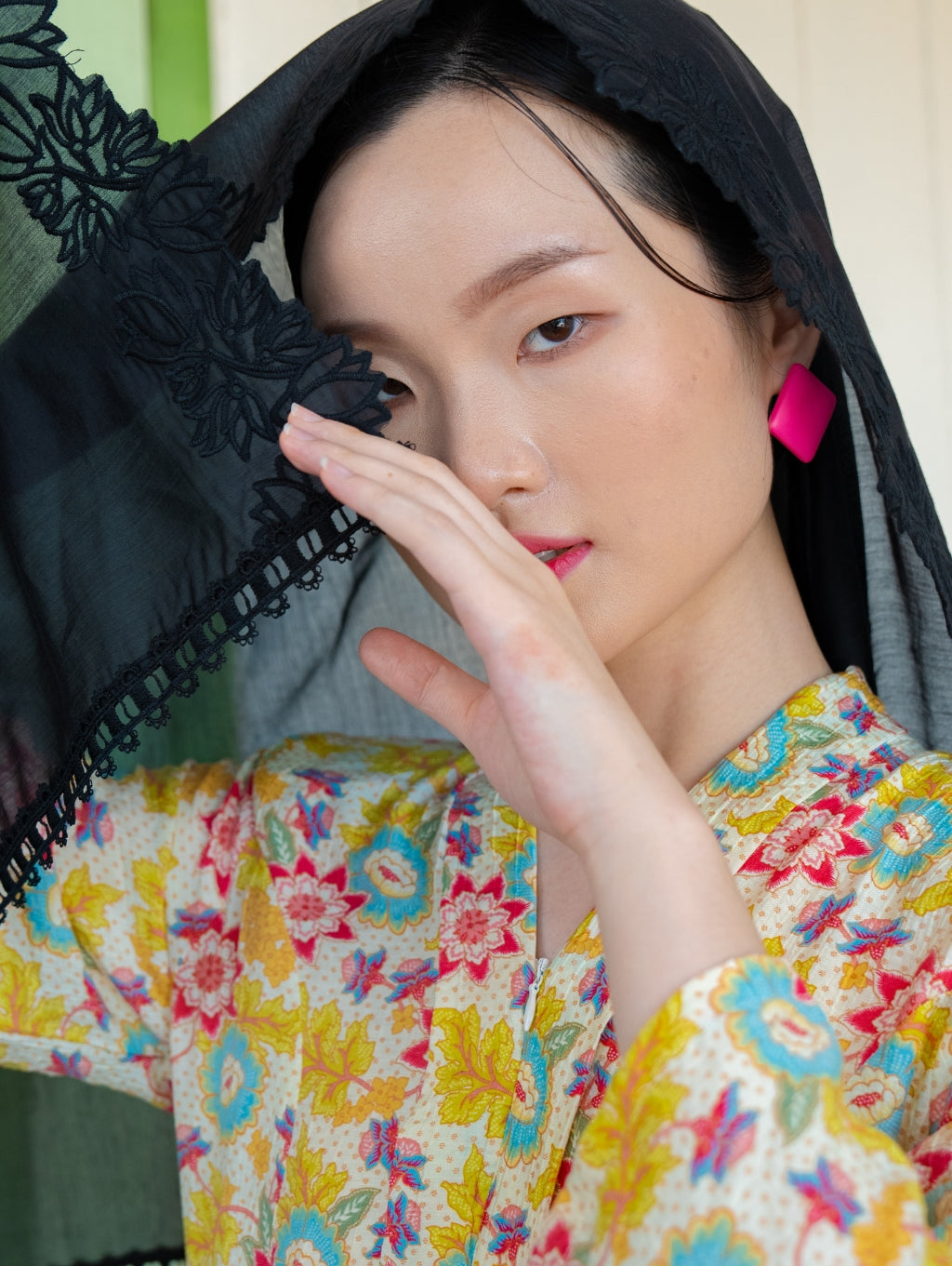 Rose Embroidery Shawl - Black