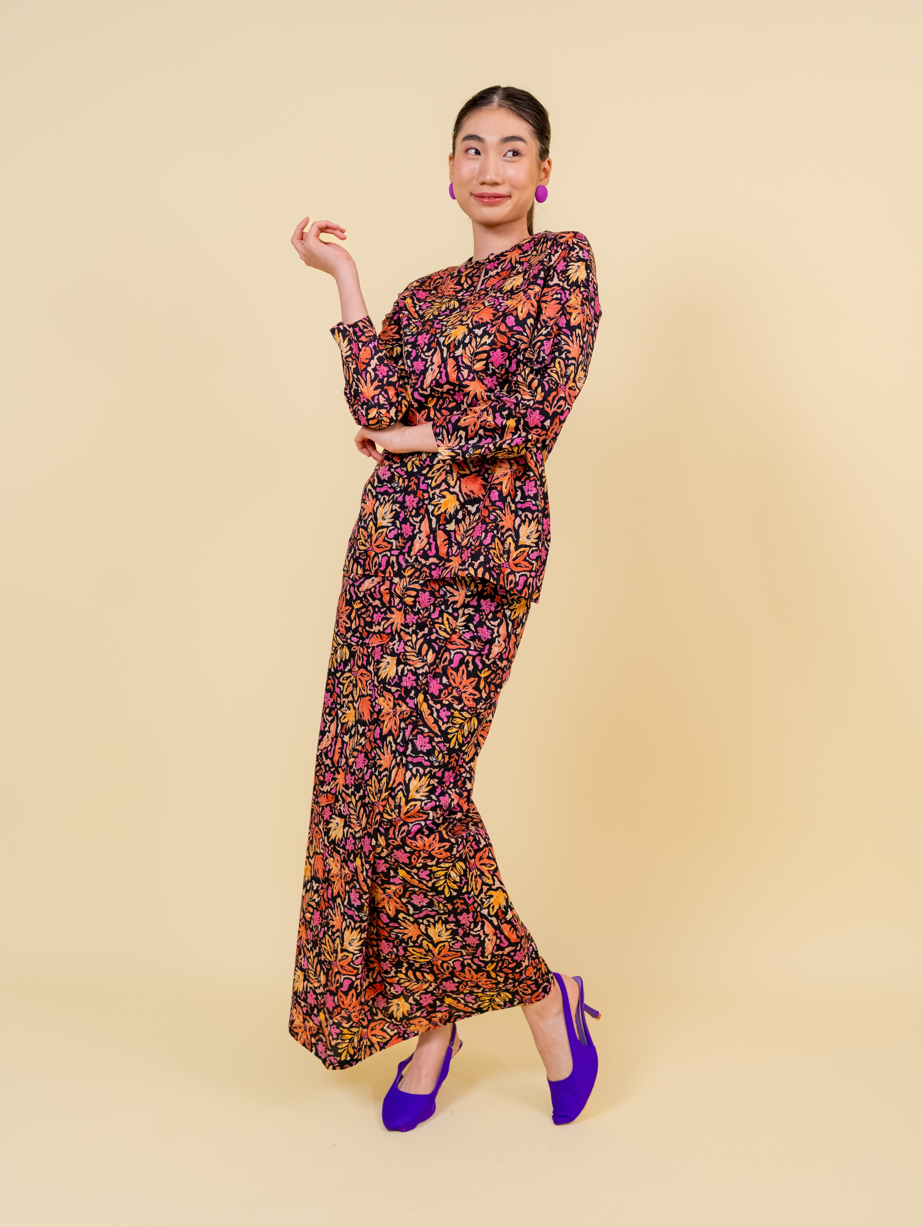 Nova Kurung in Black