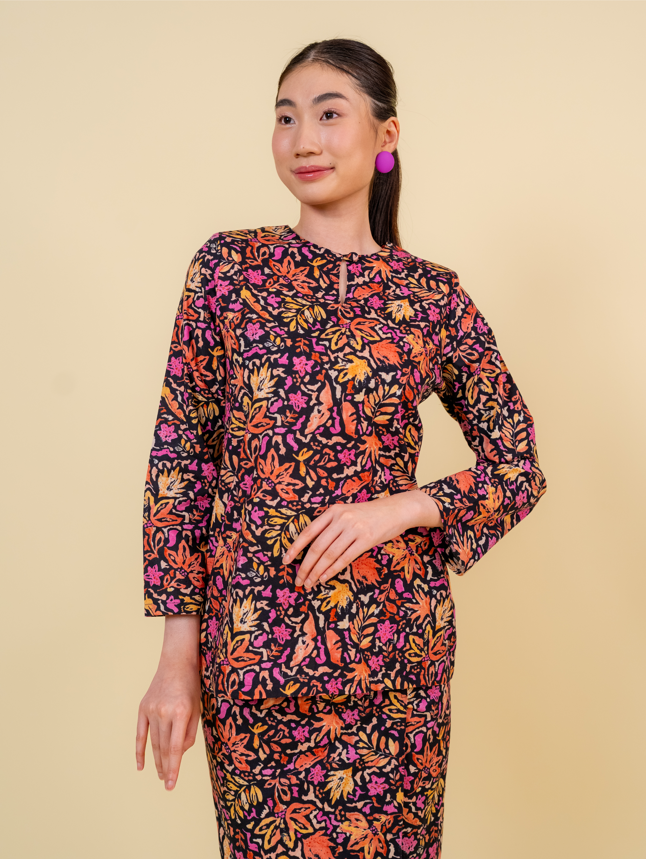 Nova Kurung in Black