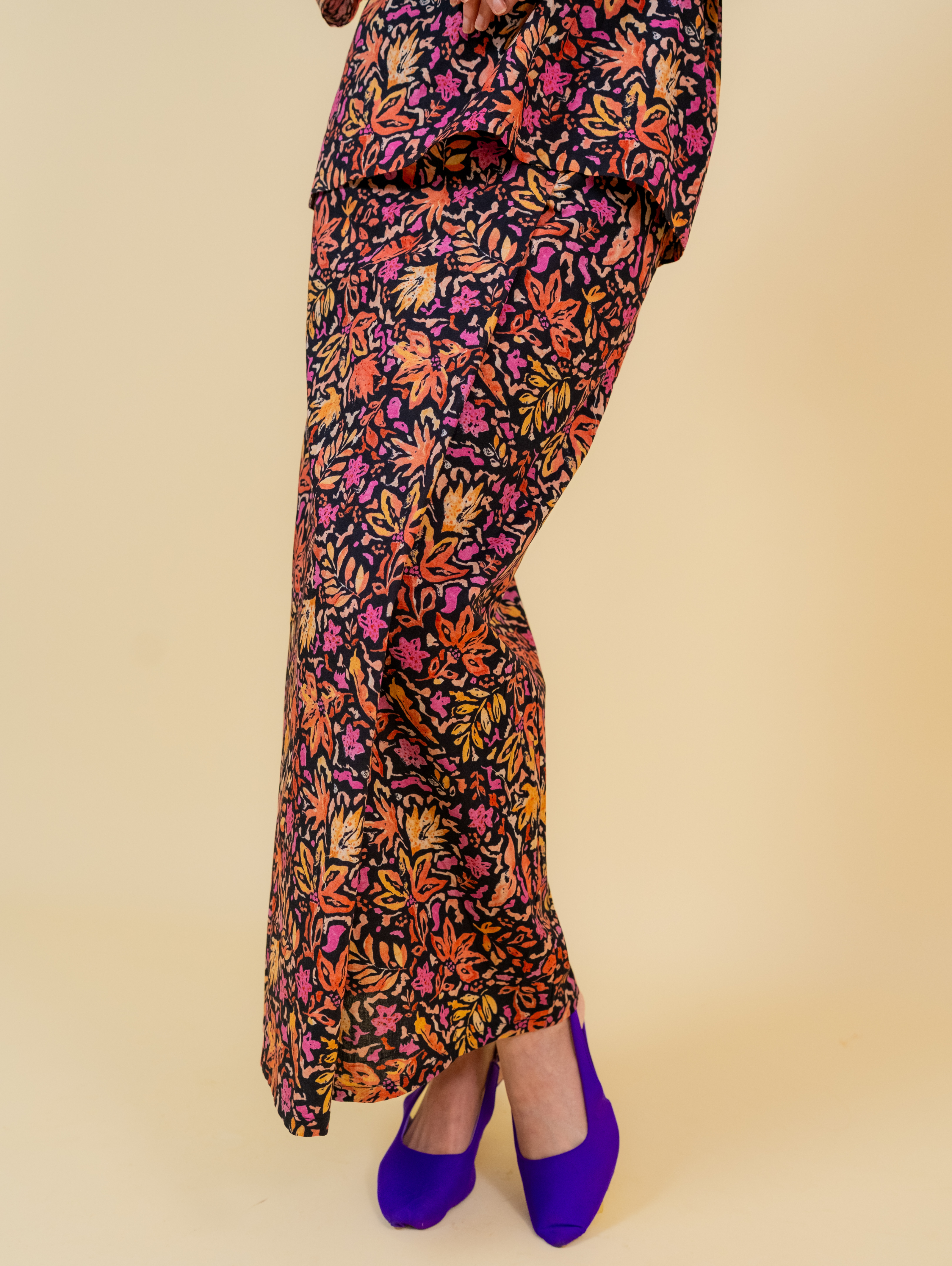 Nova Kurung in Black