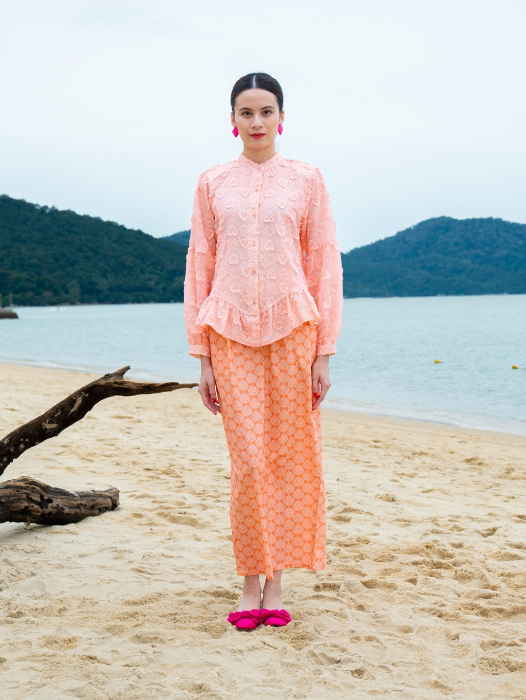 Aurelia Kebaya in Peach