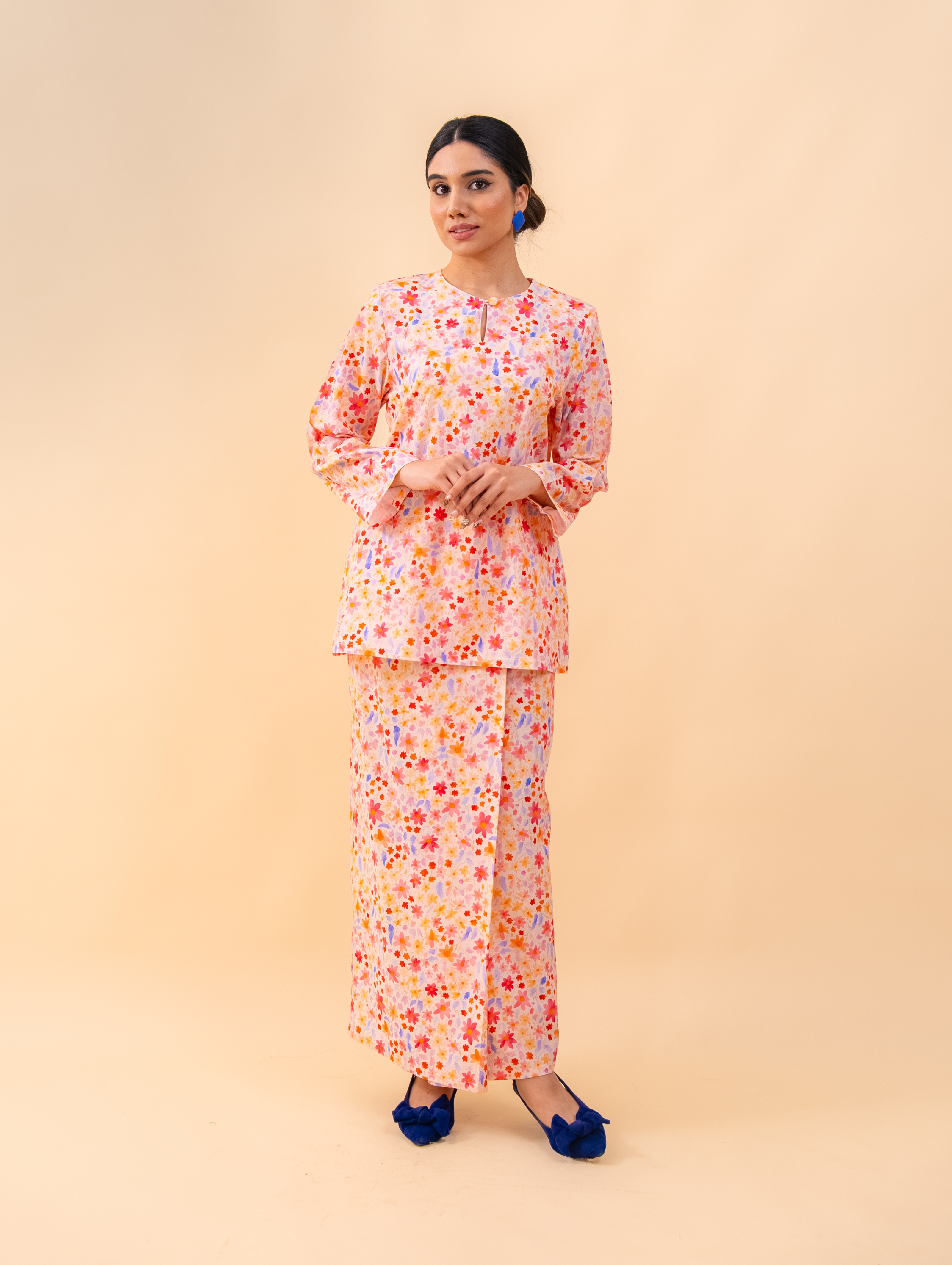 Ava Kurung