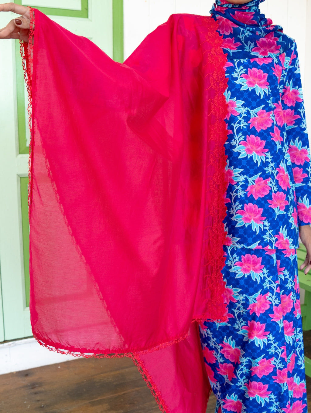 Iris Embroidery Shawl - Fuchsia Pink