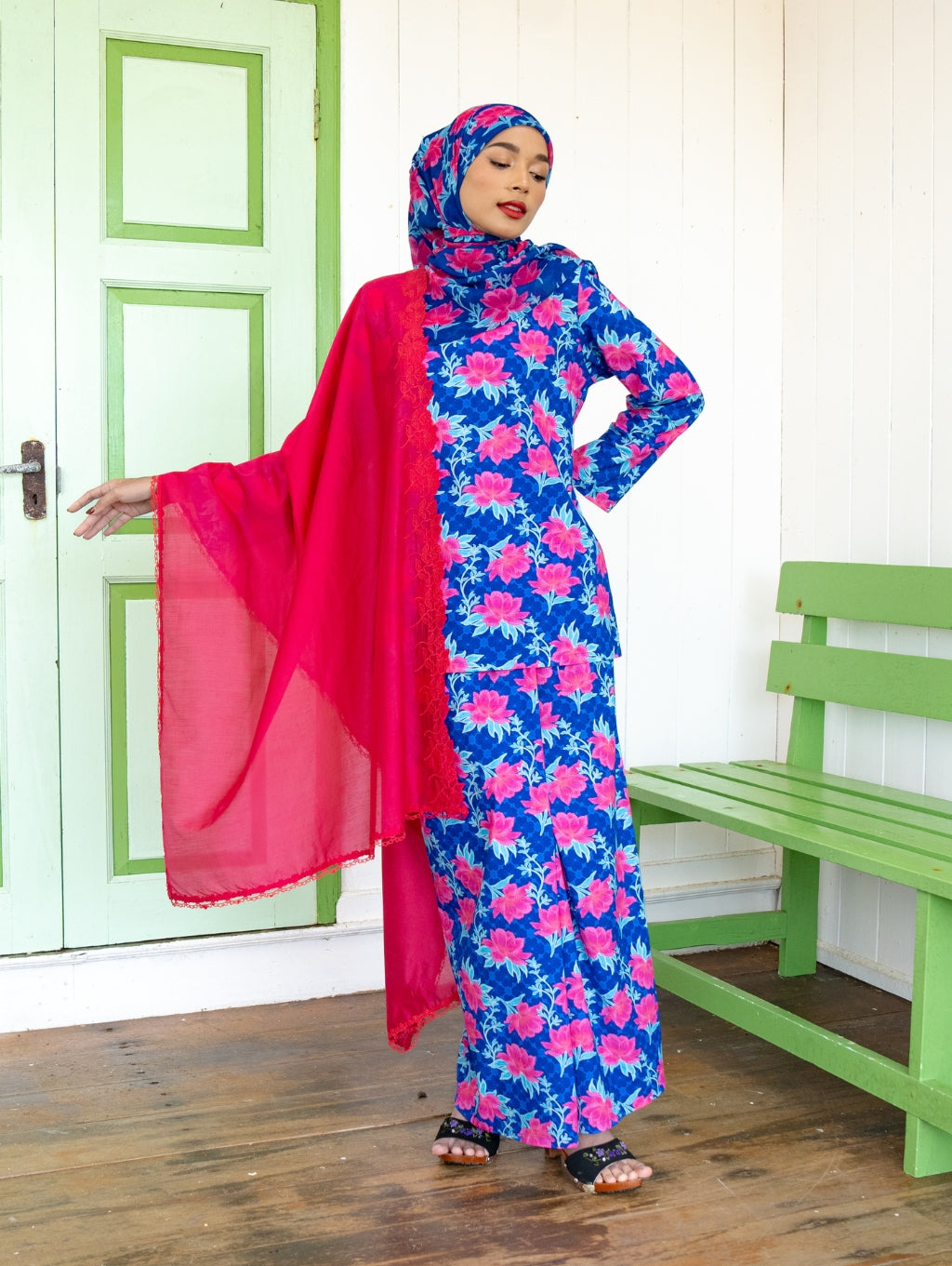 Iris Embroidery Shawl - Fuchsia Pink
