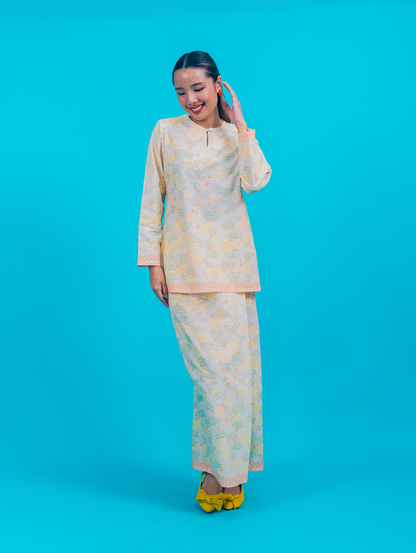 Murni Kurung in Jingga