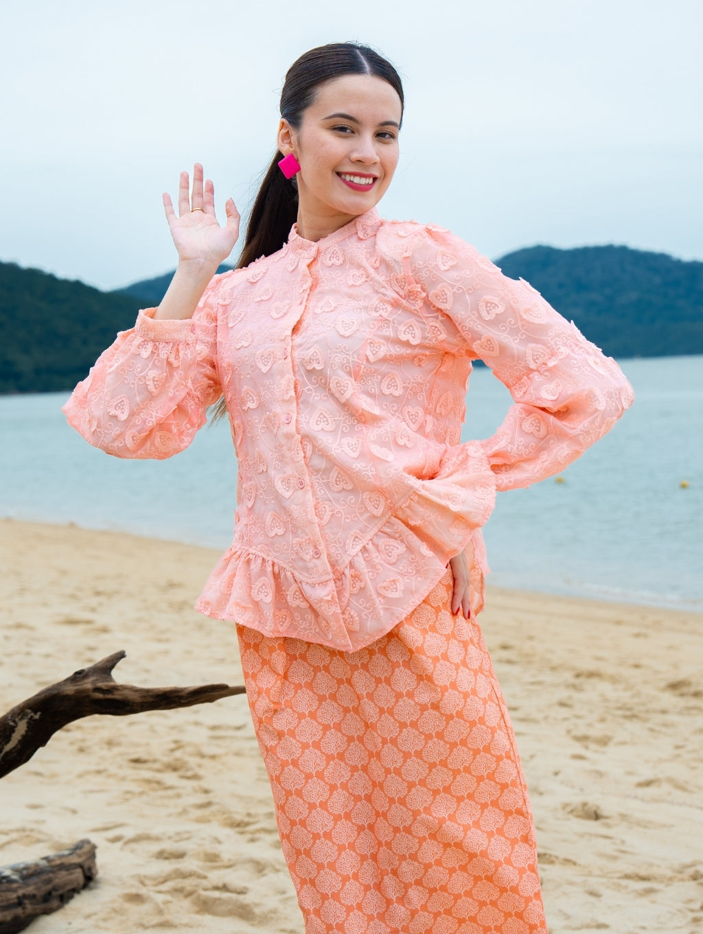 Aurelia Kebaya in Peach