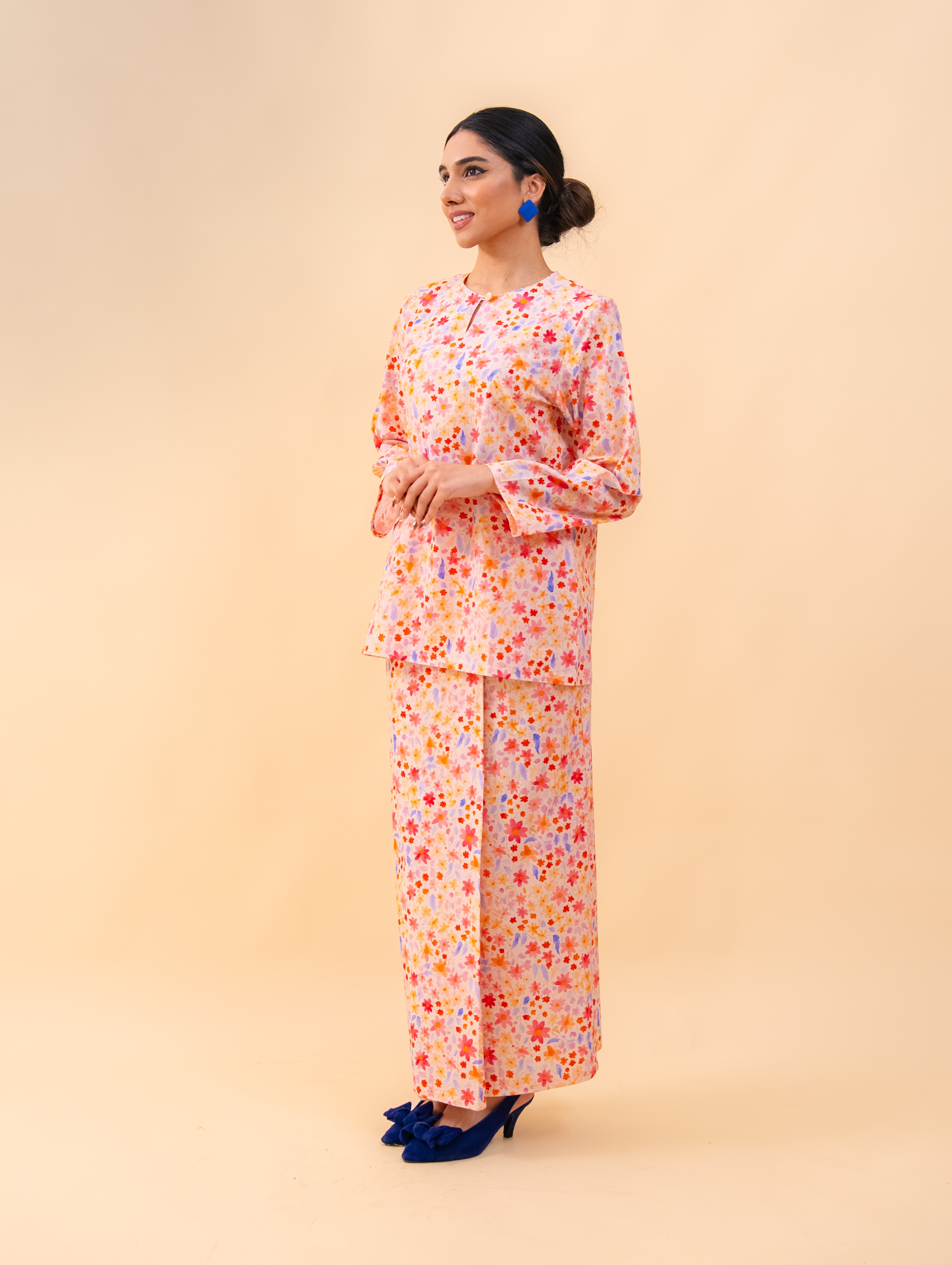 Ava Kurung