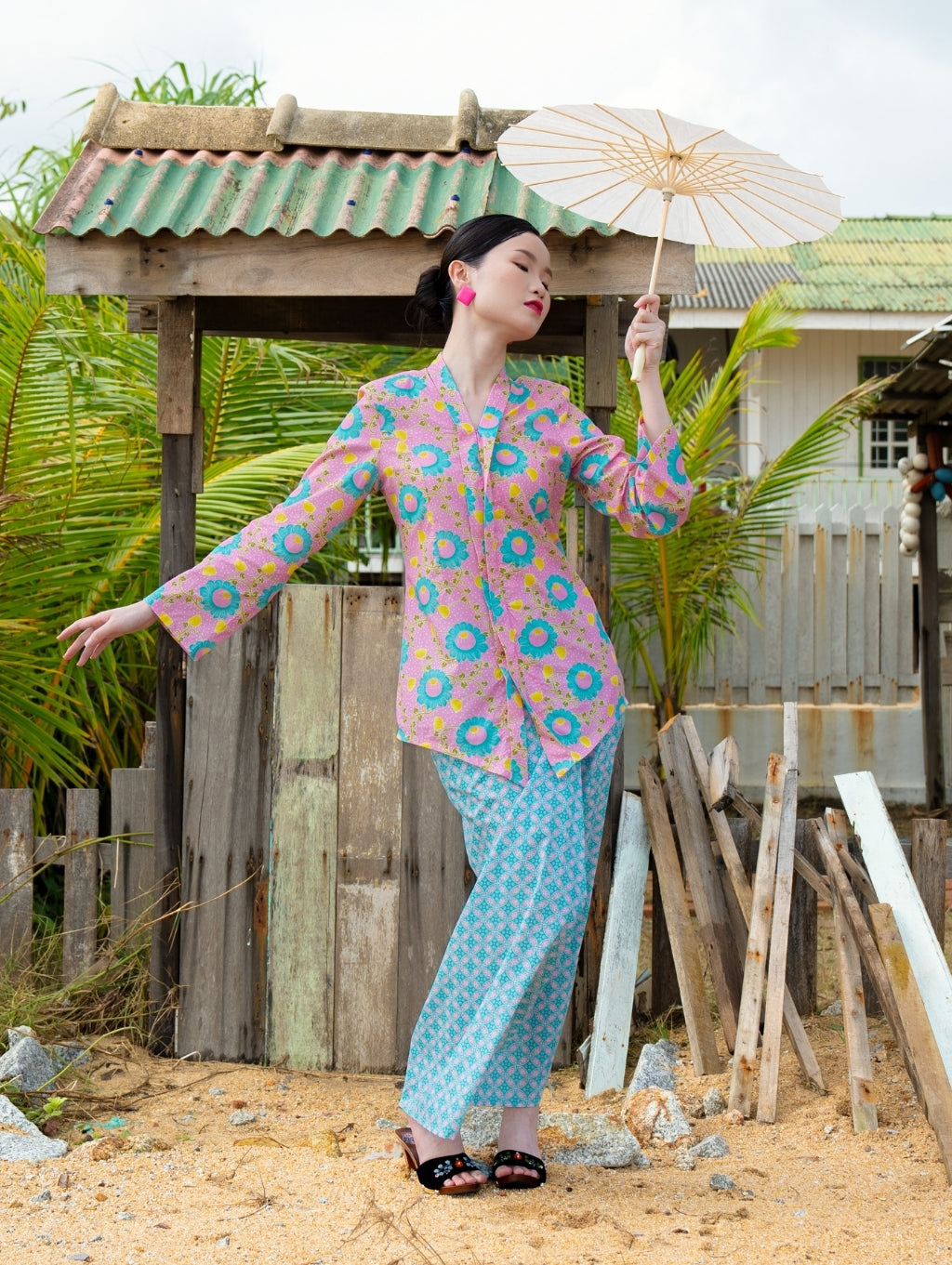 Ratna Kebaya
