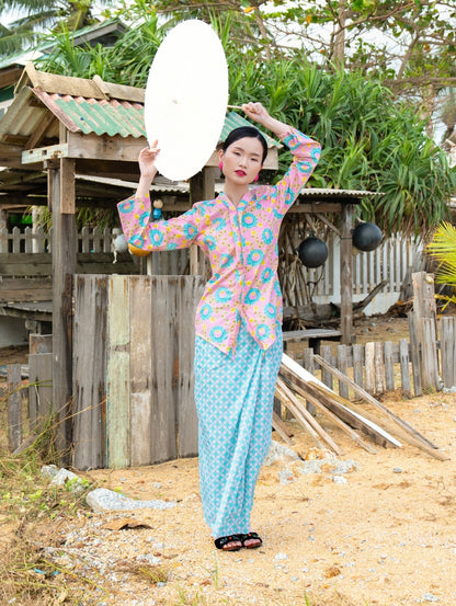 Ratna Kebaya