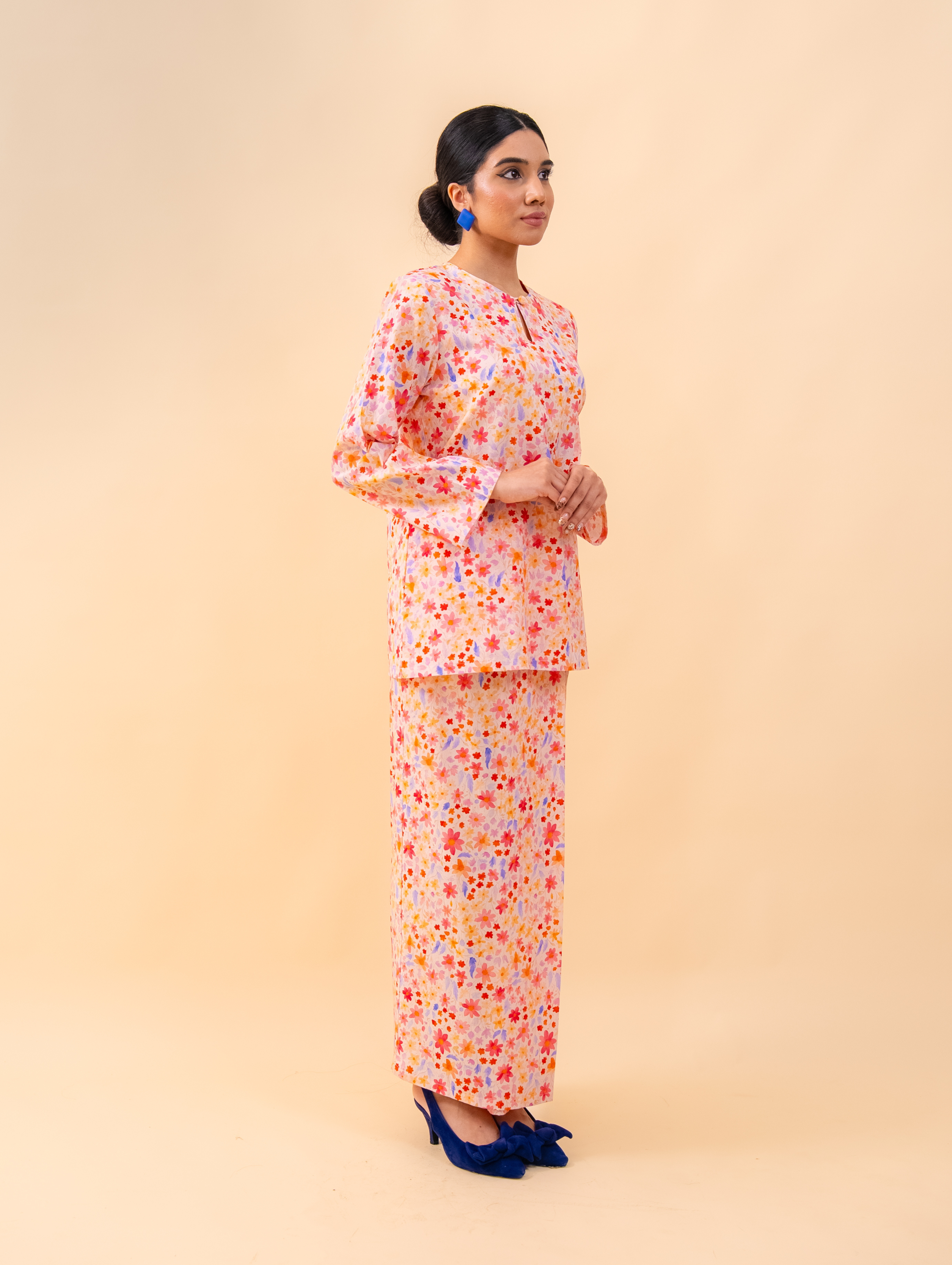 Ava Kurung