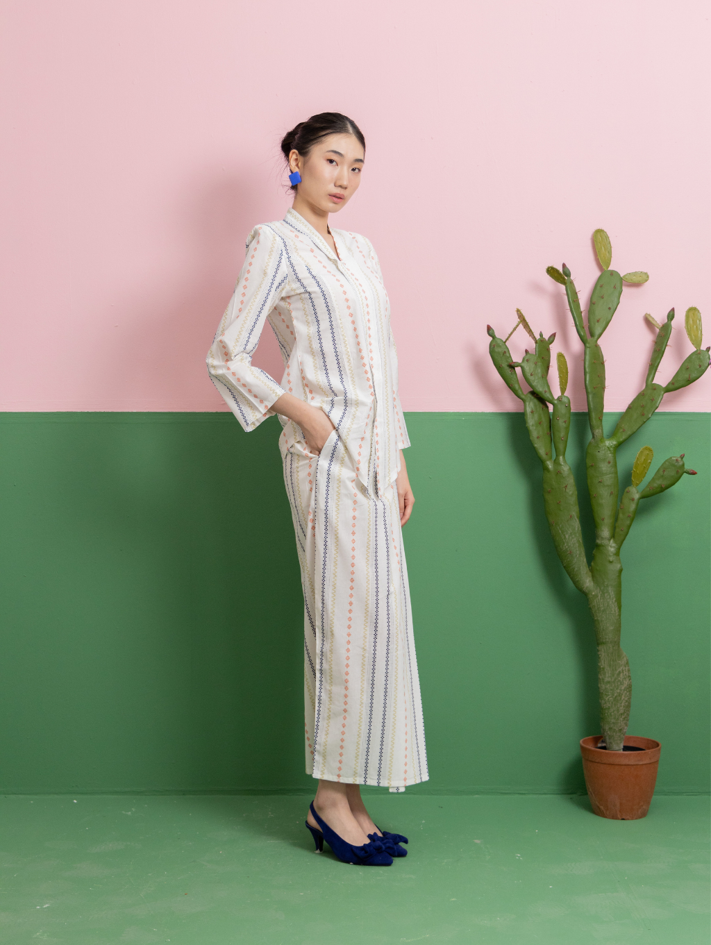 Akoa Kebaya in White