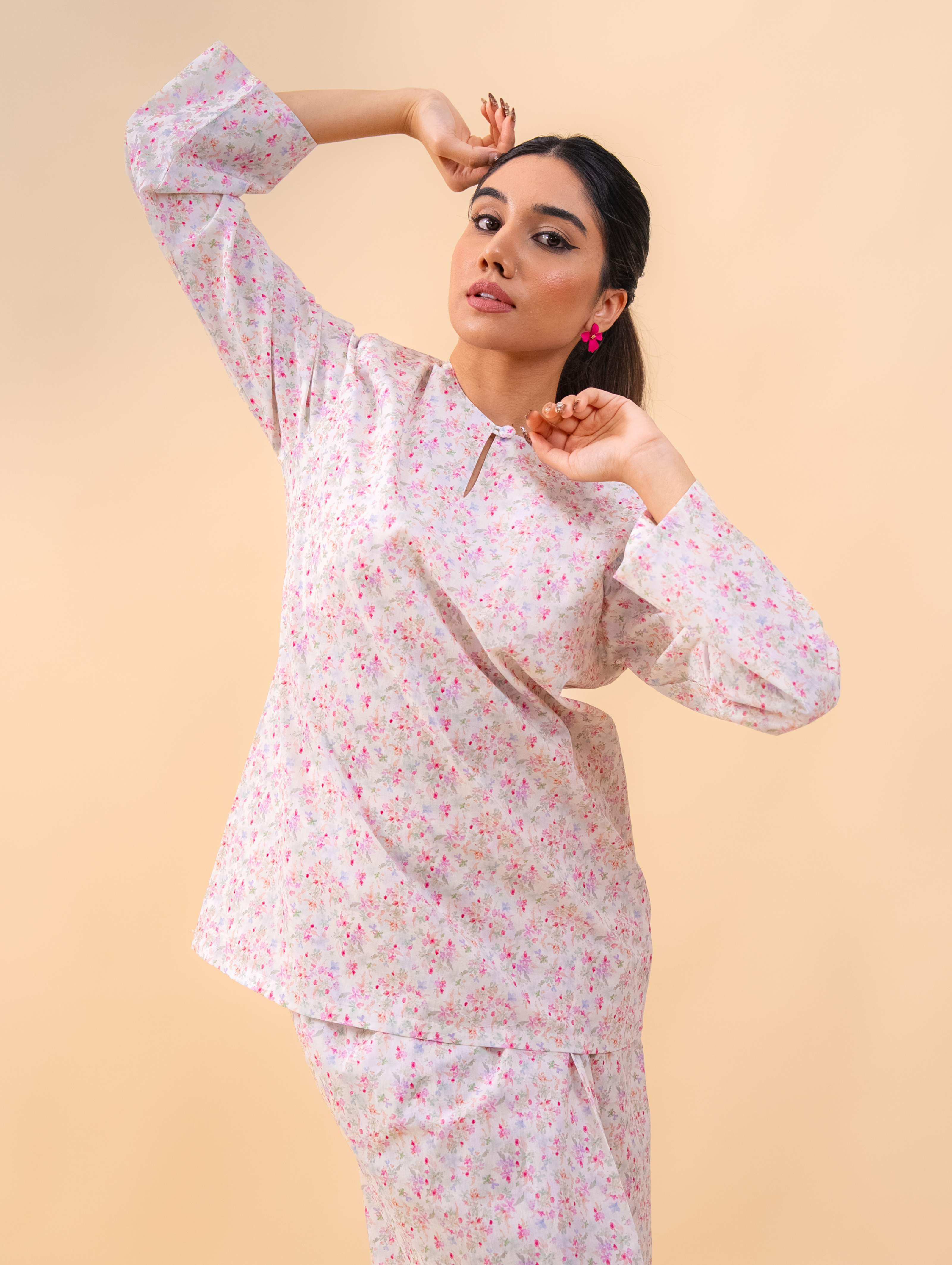 Tia Kurung