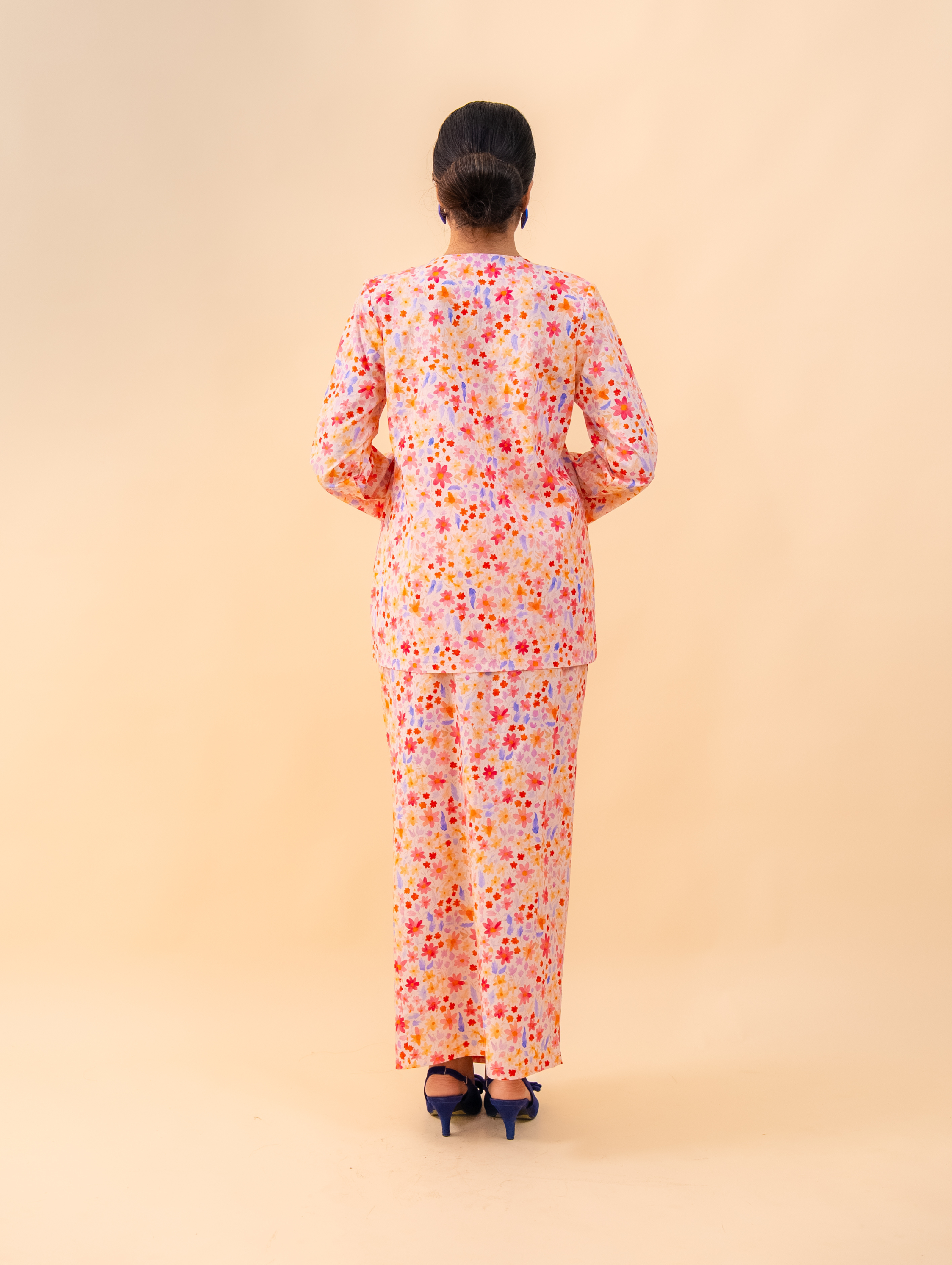Ava Kurung