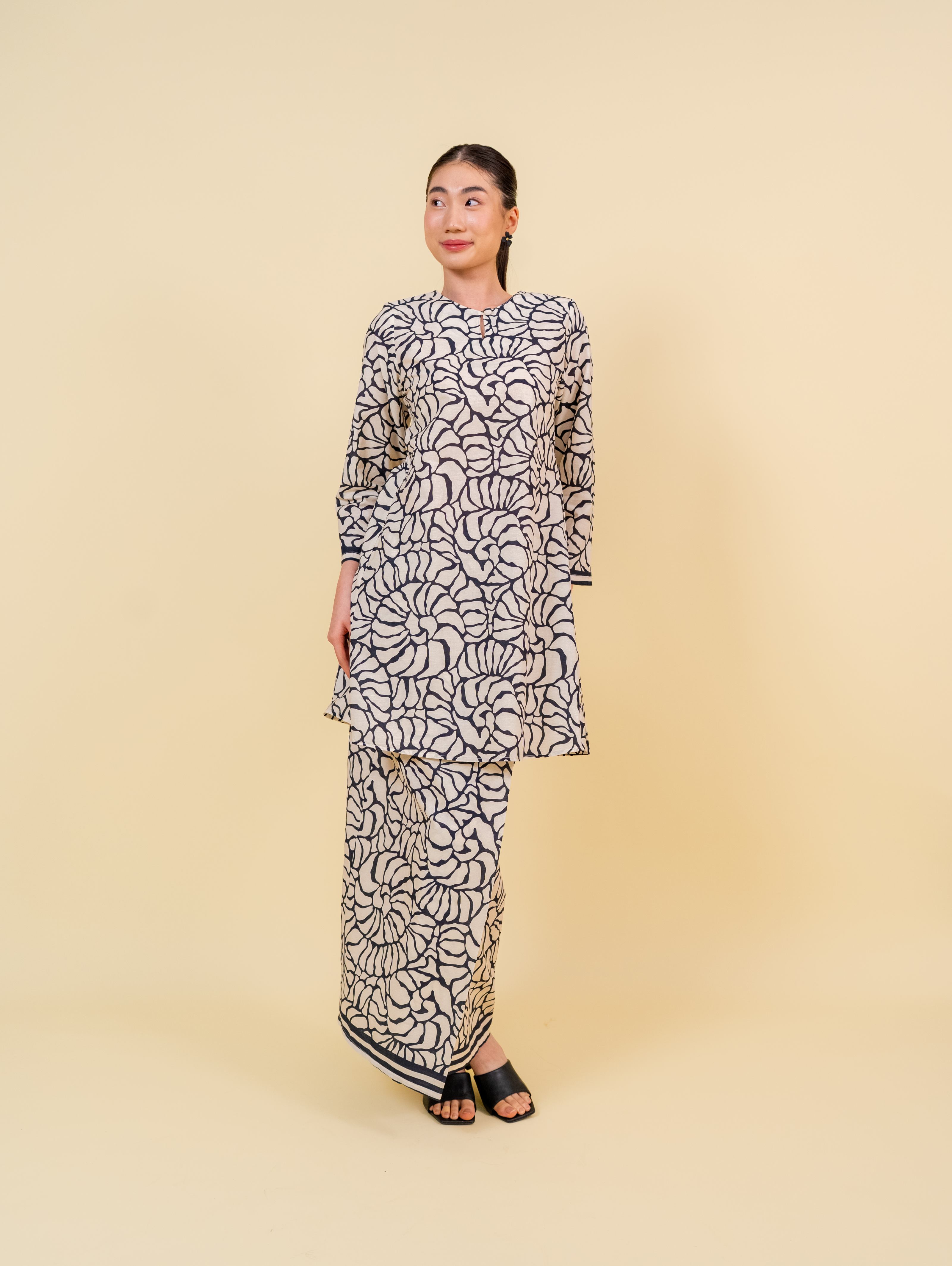 Merdu Midi Kurung - Vessel