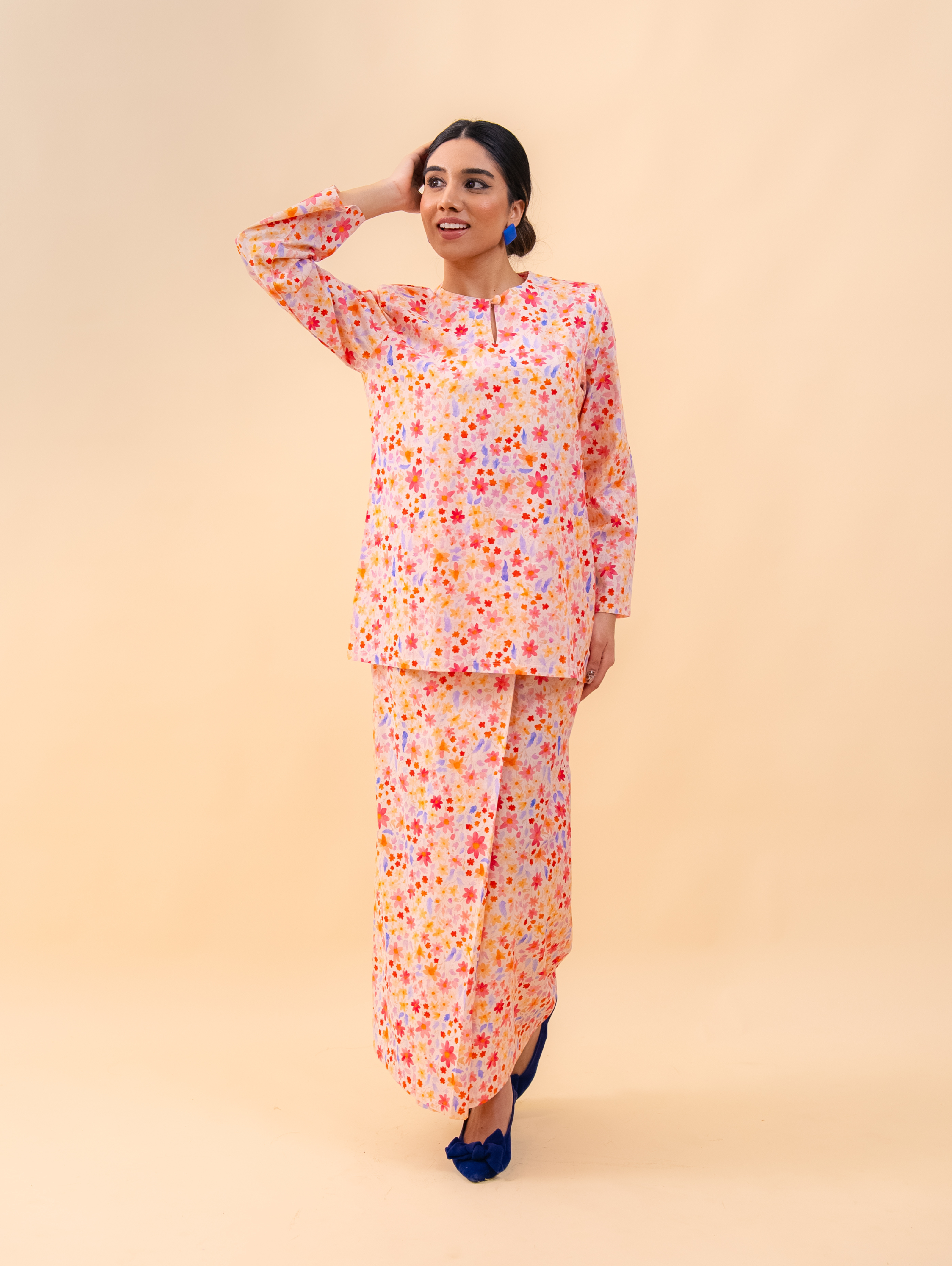 Ava Kurung