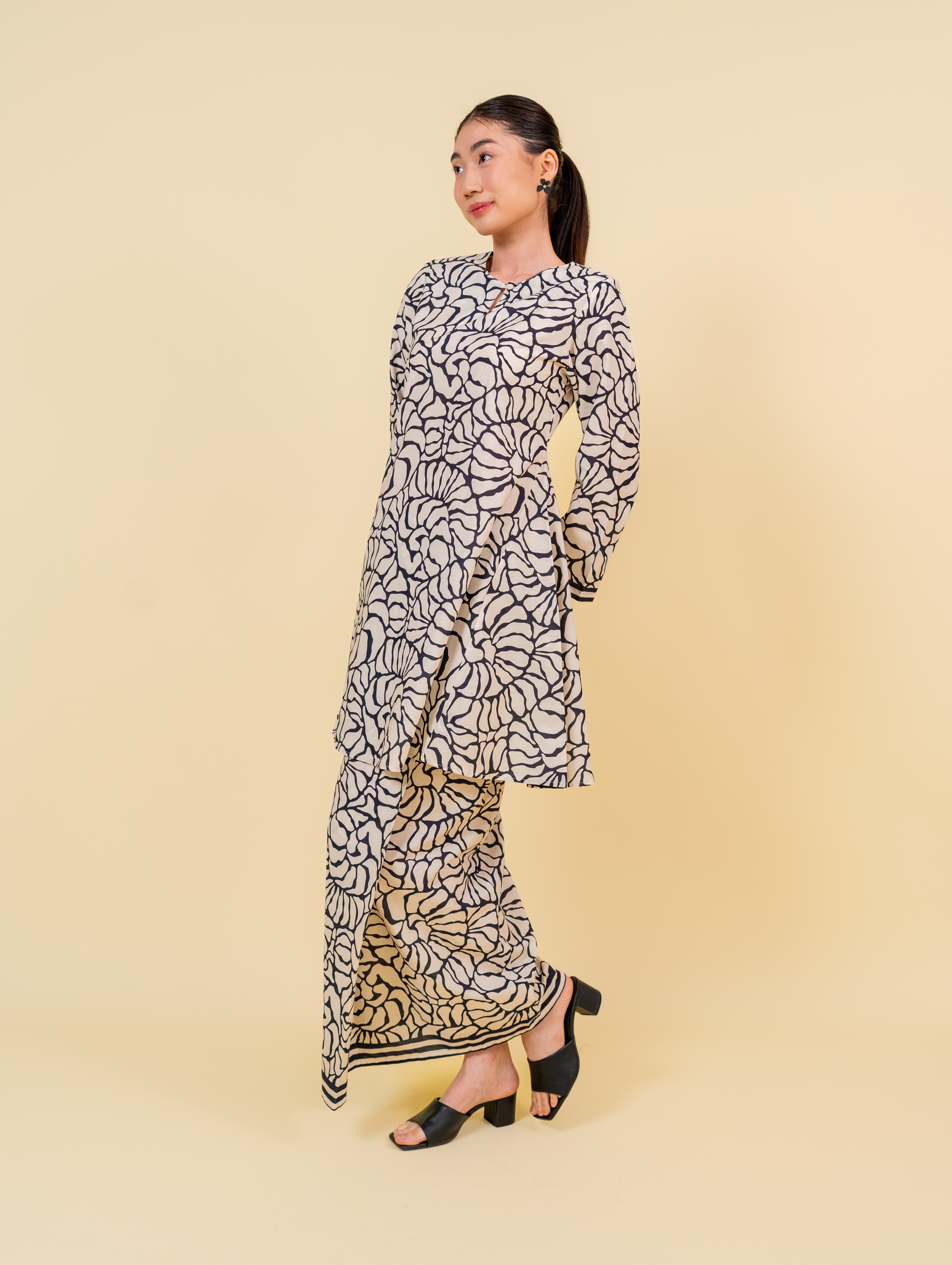 Merdu Midi Kurung - Vessel
