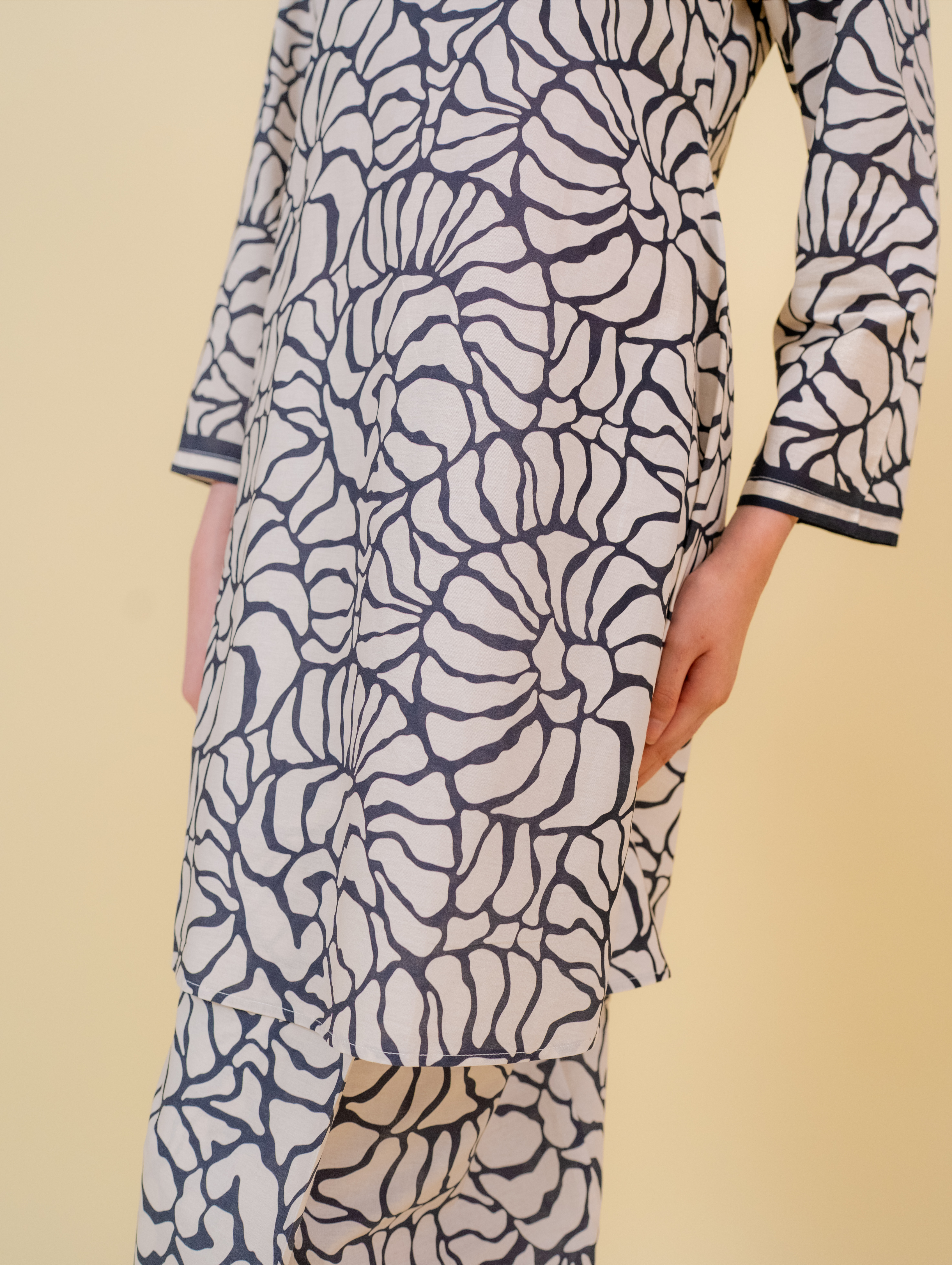 Merdu Midi Kurung - Vessel