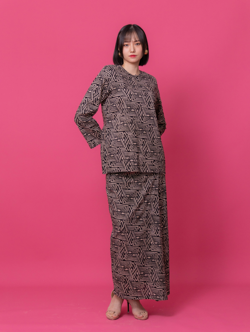 Ellie Kurung in Black