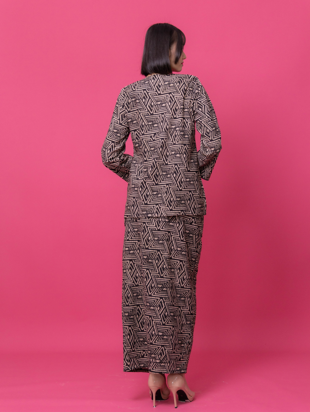 Ellie Kurung in Black