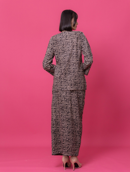 Ellie Kurung in Black