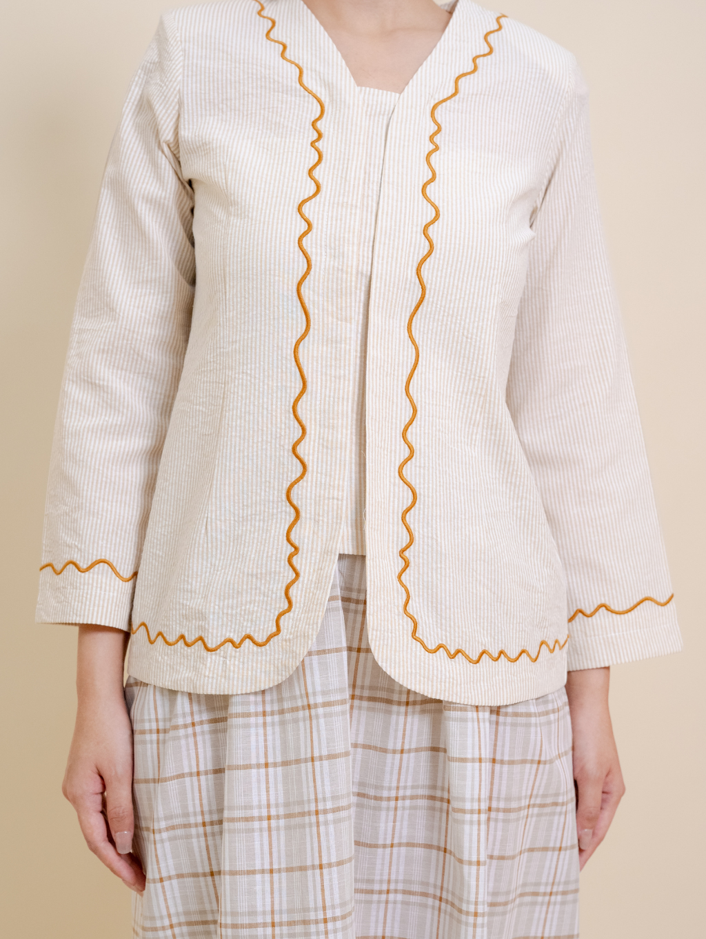 Calluna Kebaya in Brown