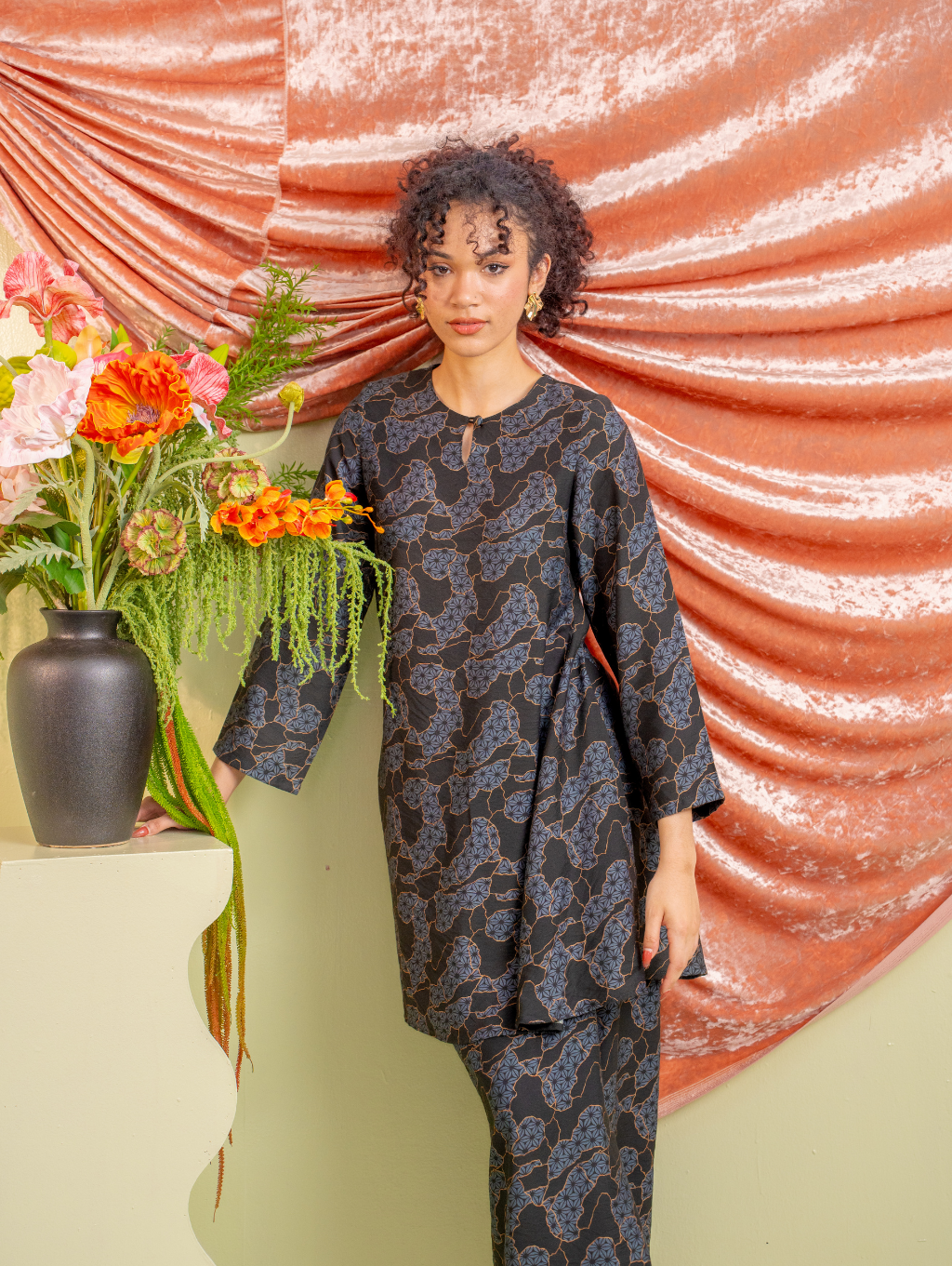 Merdu Midi Kurung - Blaze Black