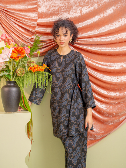 Merdu Midi Kurung - Blaze Black
