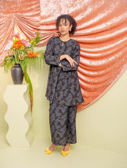 Merdu Midi Kurung - Blaze Black
