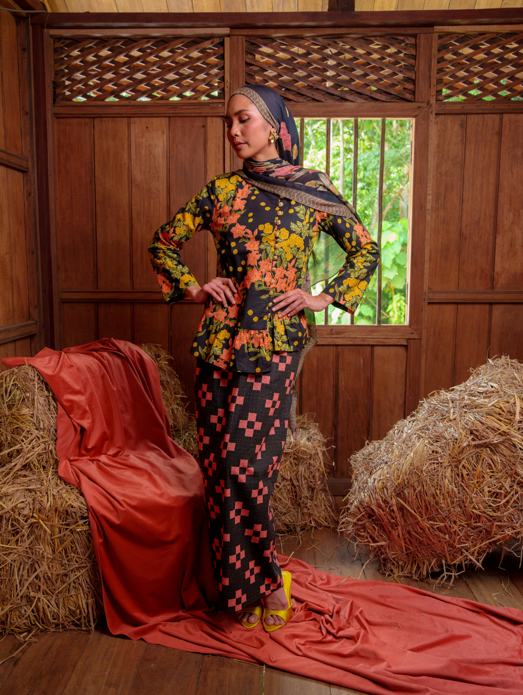 Lova Kebaya - Titania Black