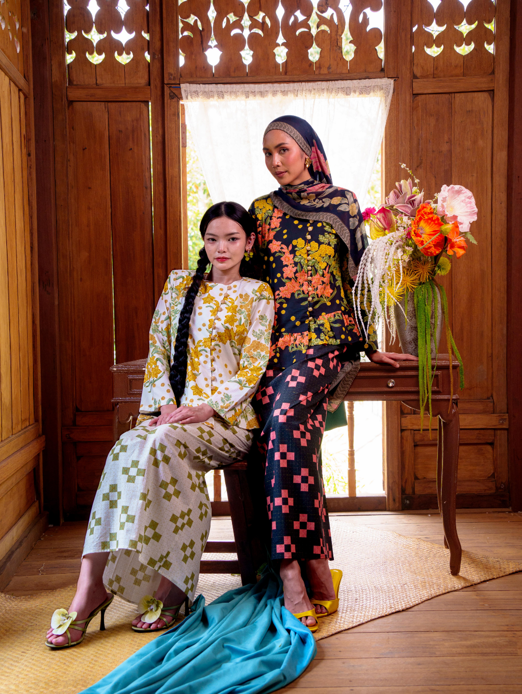 Lova Kebaya - Titania Black