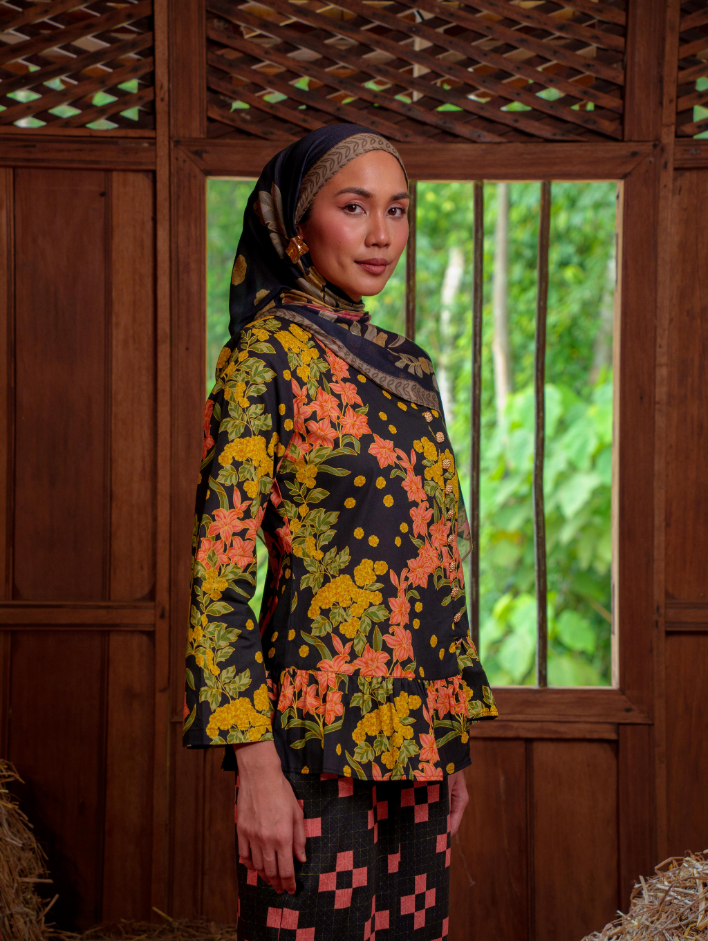 Lova Kebaya - Titania Black