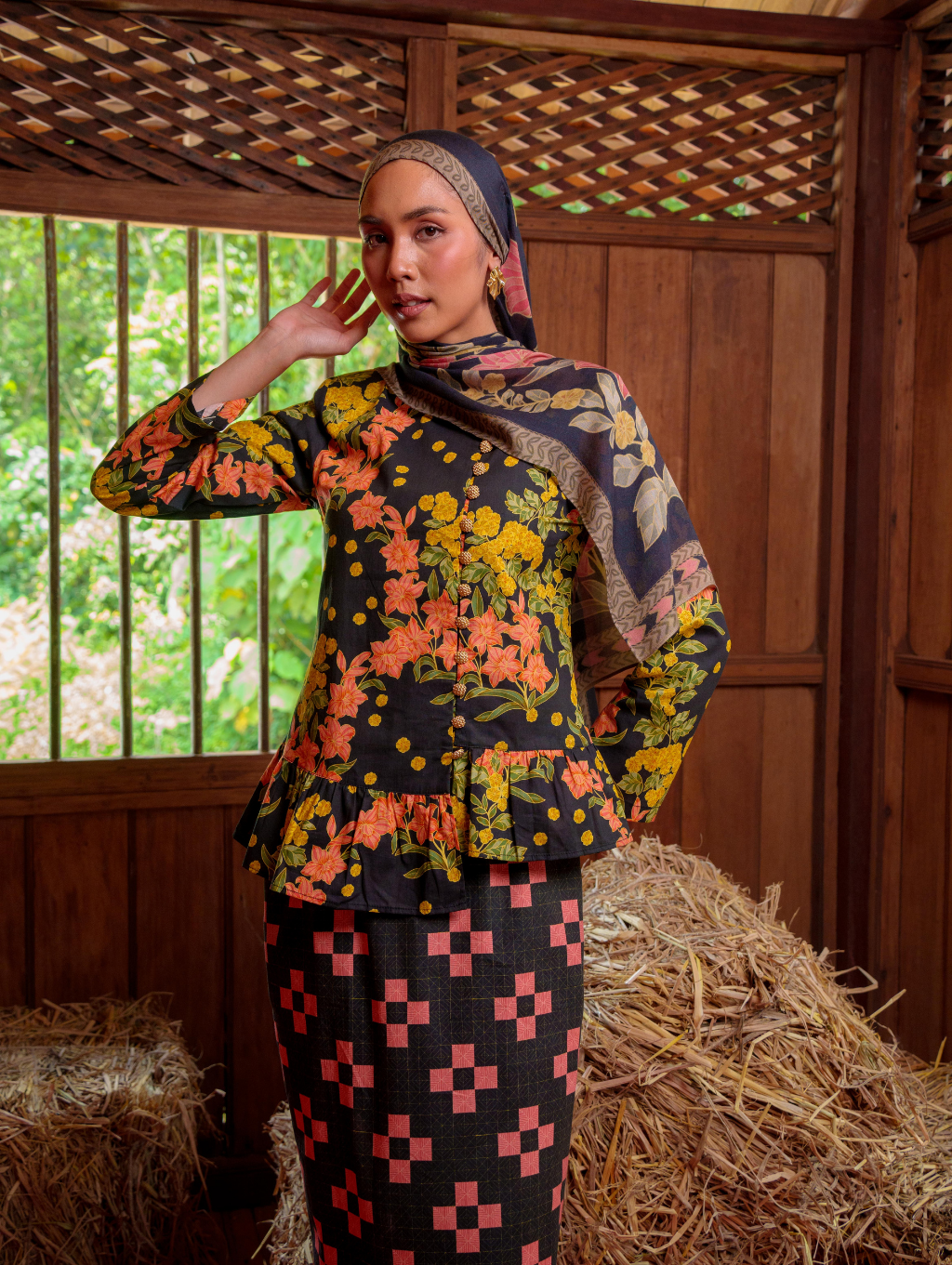 Lova Kebaya - Titania Black