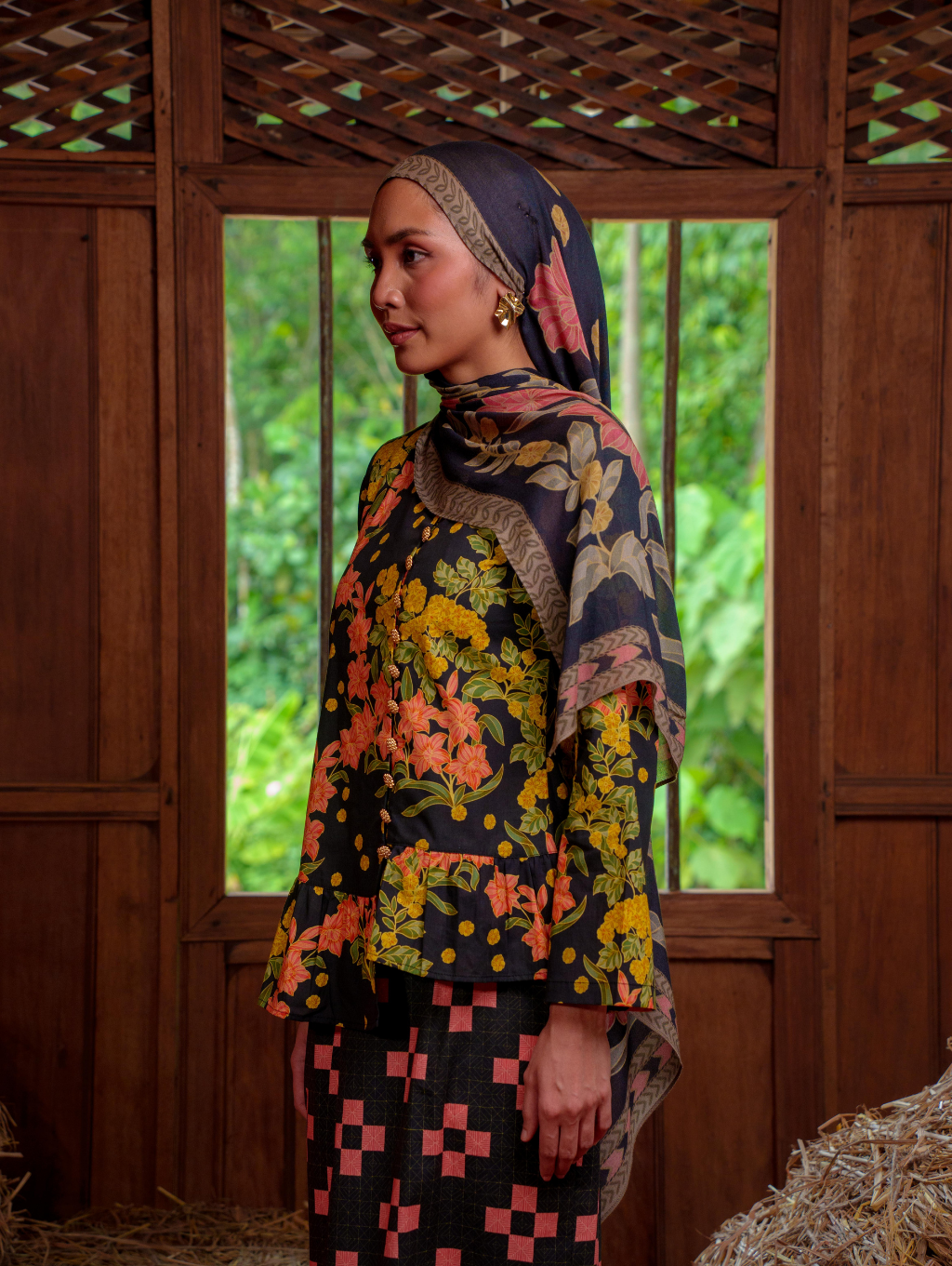 Lova Kebaya - Titania Black
