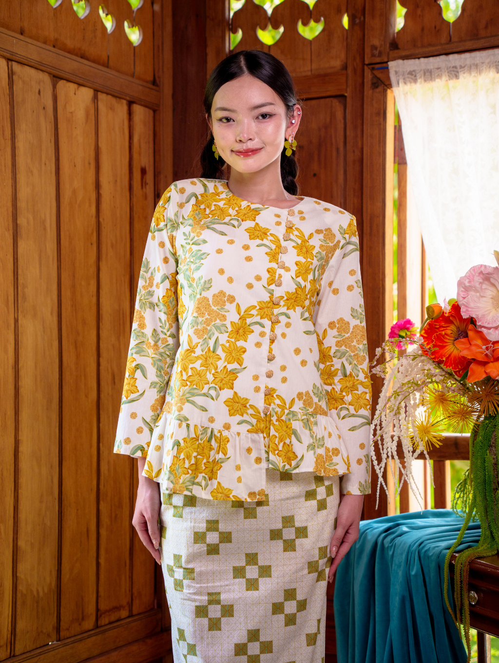 Lova Kebaya - Titania White