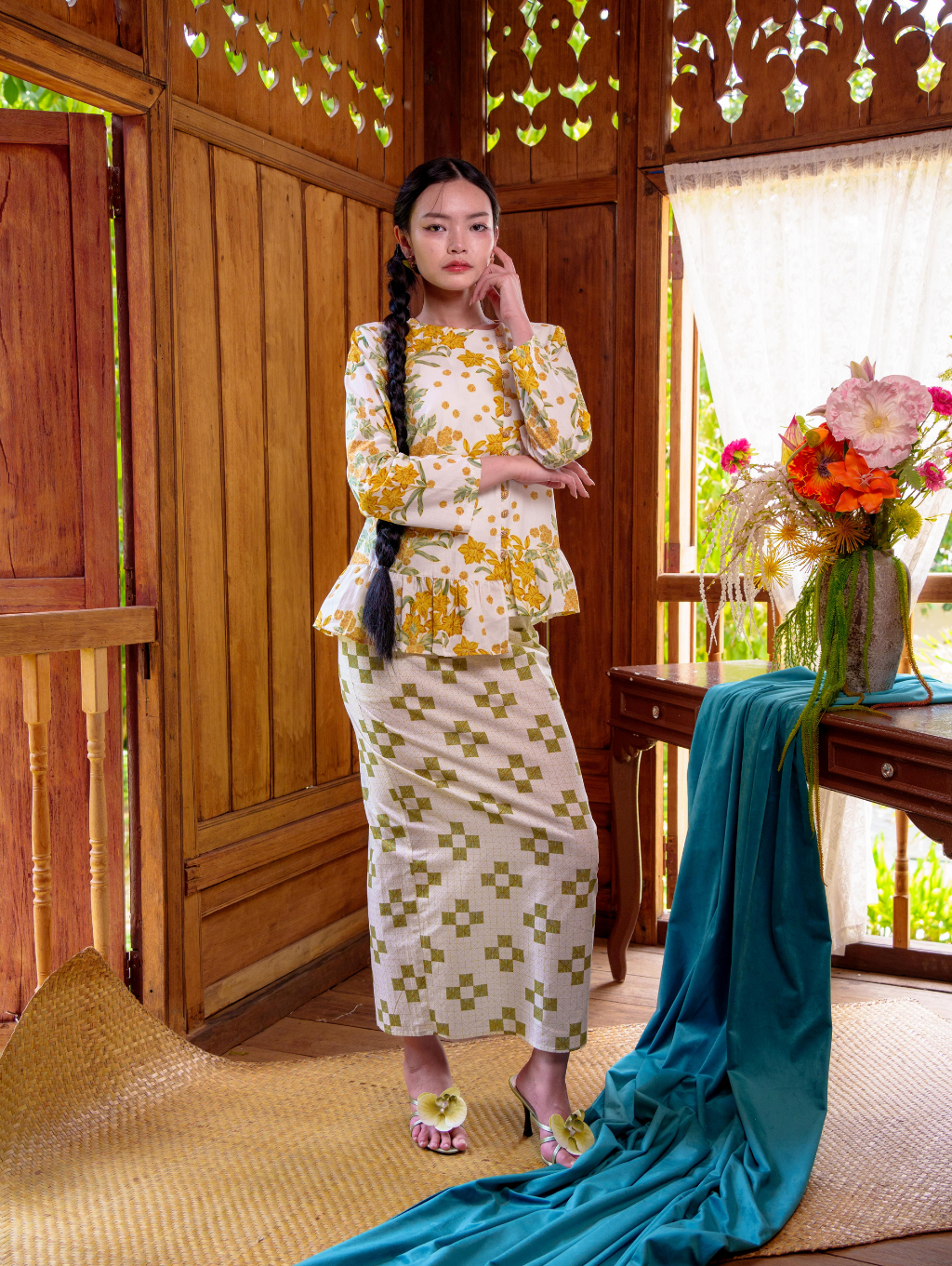 Lova Kebaya - Titania White