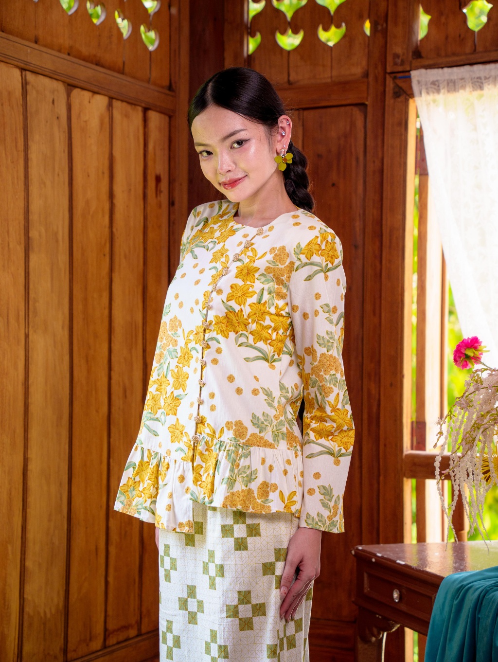 Lova Kebaya - Titania White