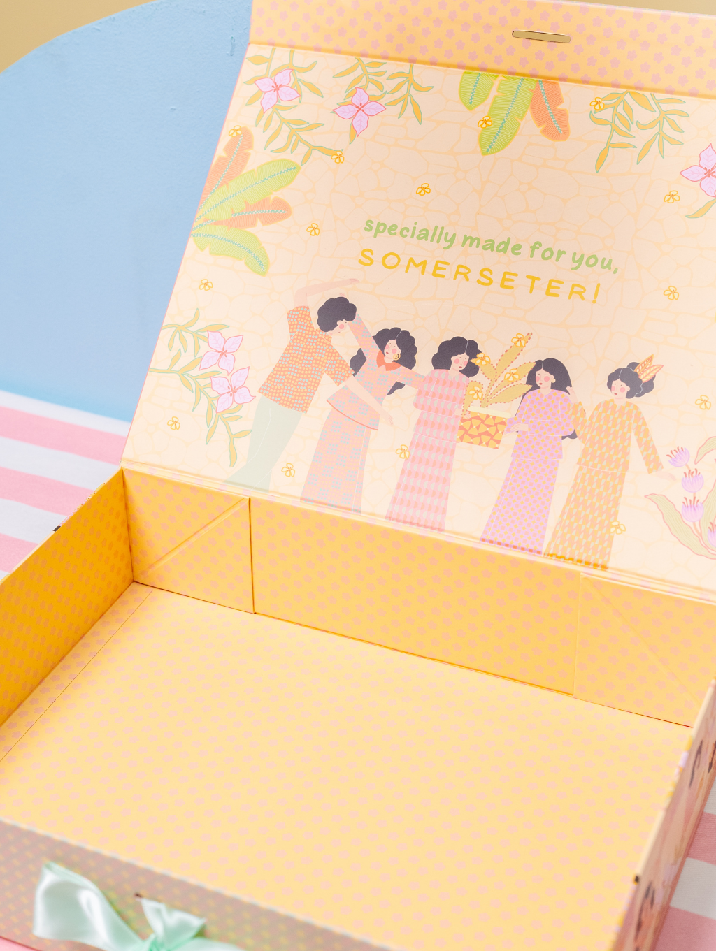Molly Gift Box