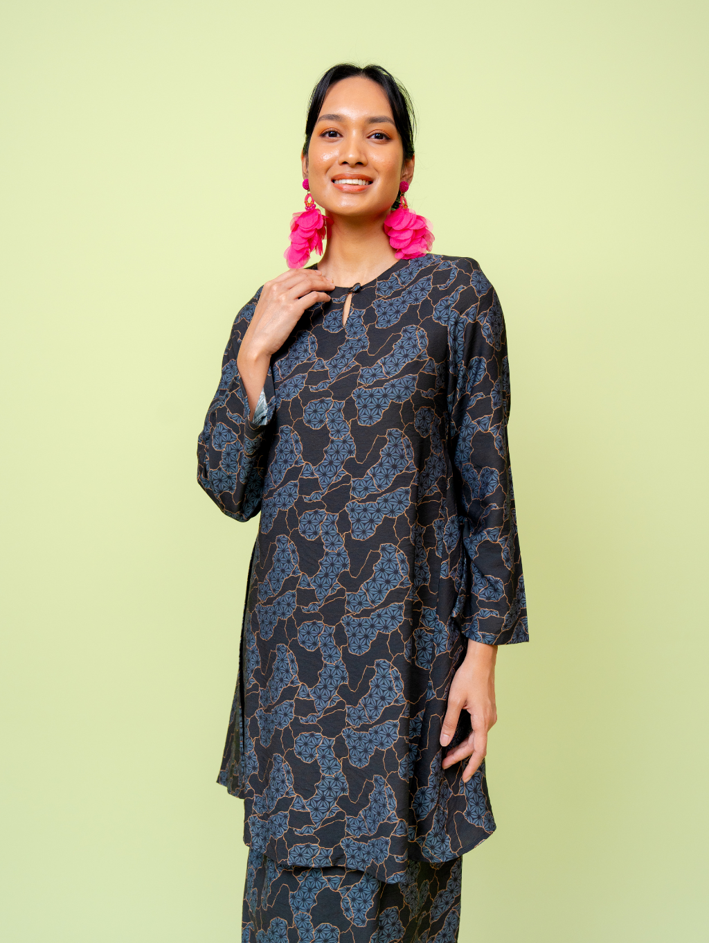 Merdu Midi Kurung - Blaze Black